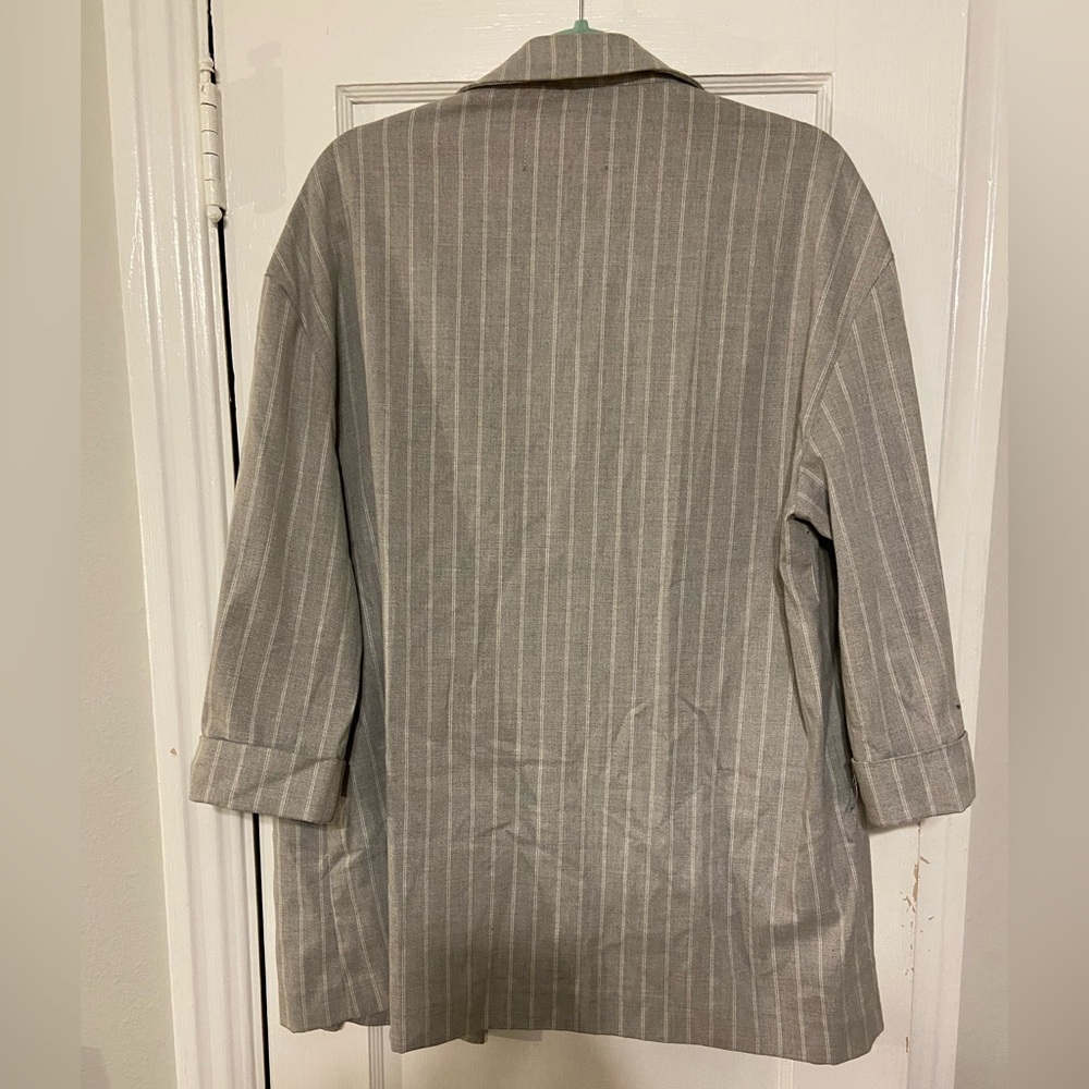 Stradivarius Light Gray Pinstripe Blazer - Picture 3 of 5